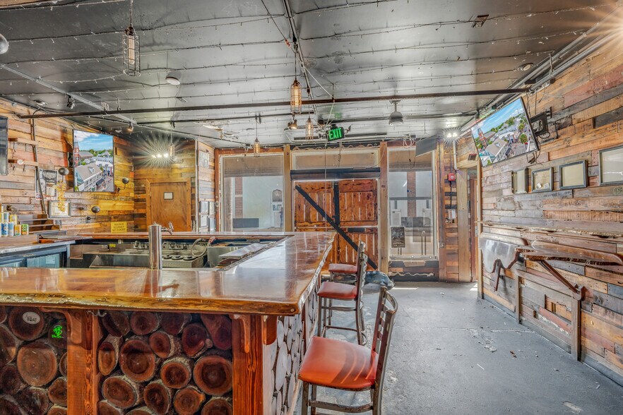 More Photos Of 135 Duval St, Key West Bar For Lease