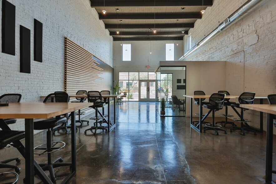 More Photos Of 611 Broadway, Lubbock Storefront For Sale