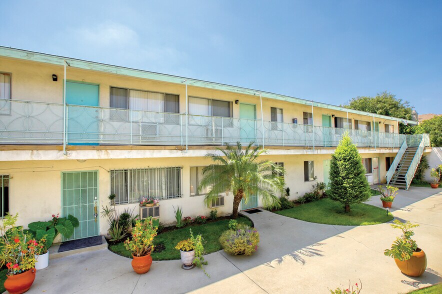 More Photos Of 2821 Randolph St, Huntington Park Apartments For Sale