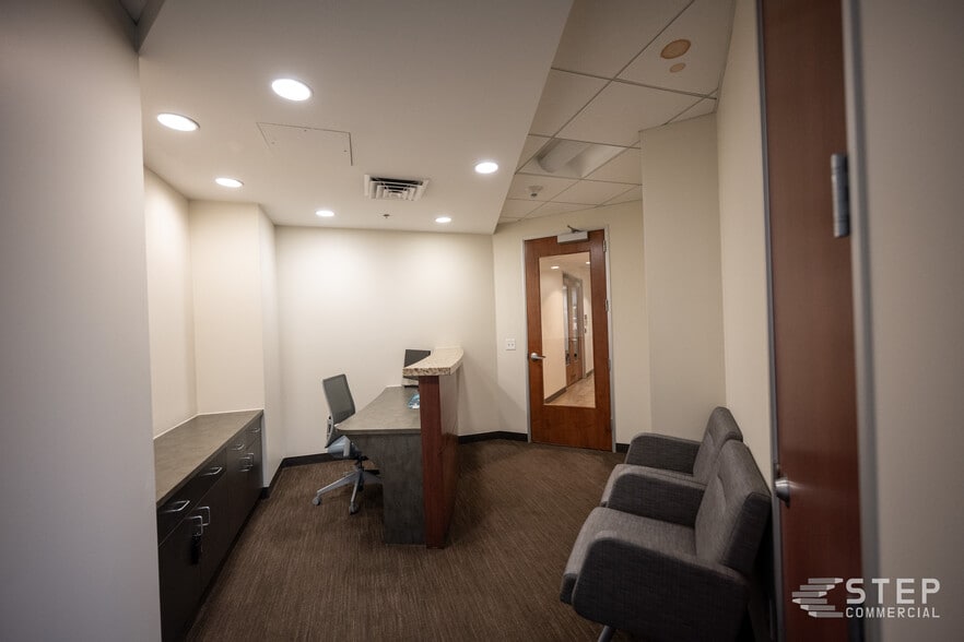 More Photos Of 1800 Glenarm Pl, Denver Office For Sale