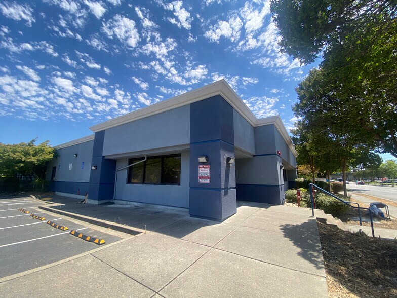 More Photos Of 3242 Airway Dr, Santa Rosa Light Manufacturing For Lease