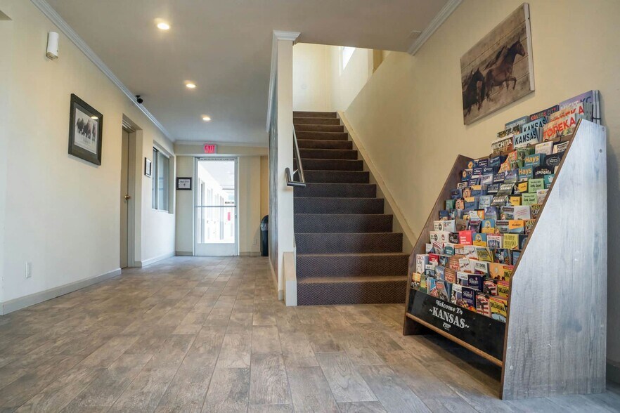 More Photos Of 201 Continental Dr, Junction City Hotel For Sale