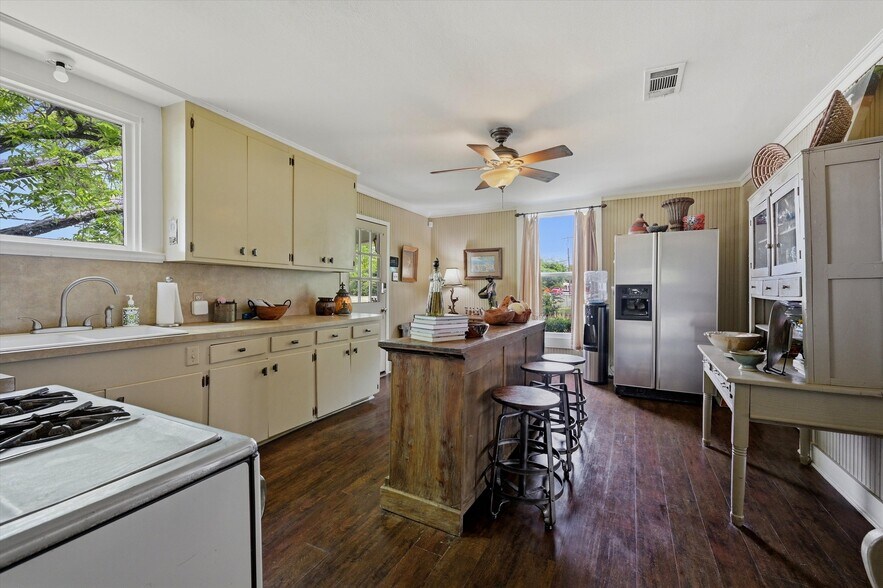 More Photos Of 202 E Main St, Celina Flex For Sale