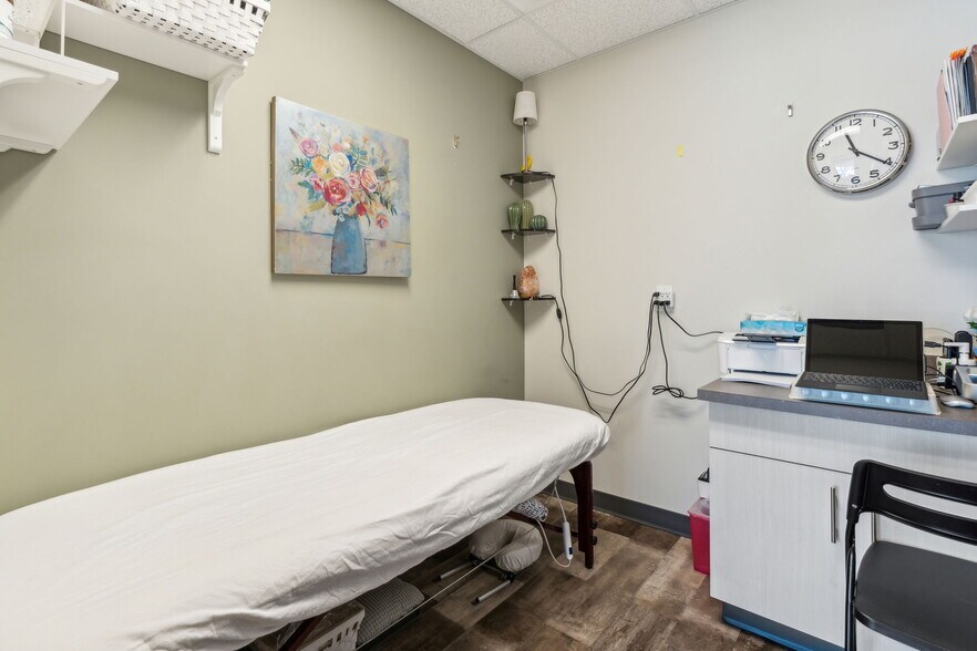 More Photos Of 7005 Fairmount Dr SE, Calgary Medical For Sale