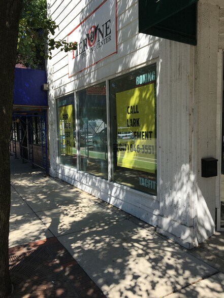 More Photos Of 1017 Davis St, Evanston Storefront For Lease
