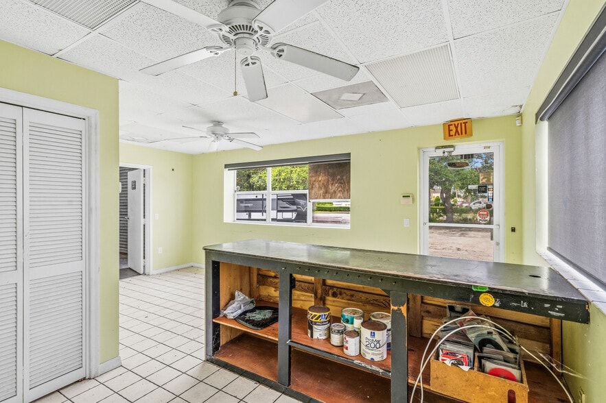 More Photos Of 725 12th St, Vero Beach Auto Repair For Sale