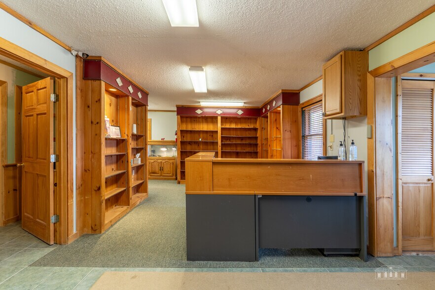 More Photos Of 1915 Saranac Ave, Lake Placid General Retail For Sale