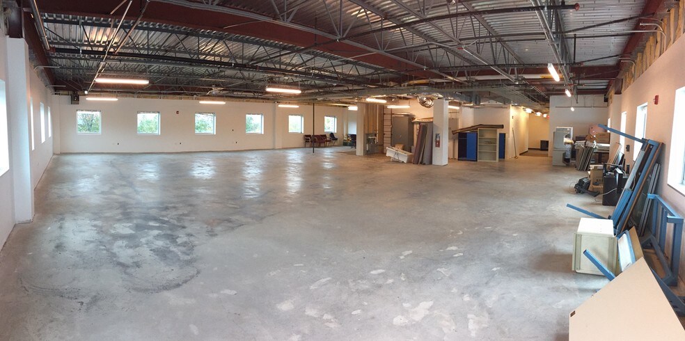 More Photos Of 187 Northpointe Blvd, Freeport Research And Development For Lease