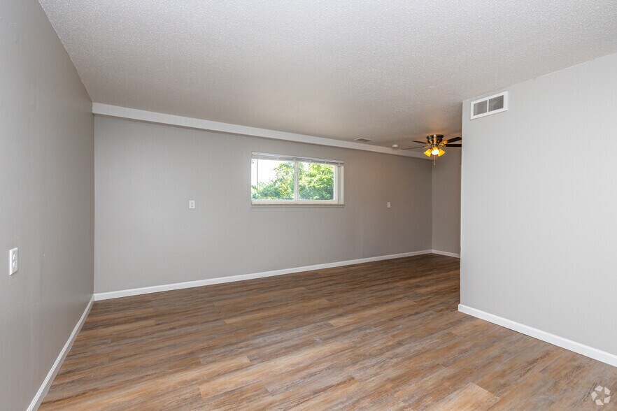 More Photos Of 108 NW 63rd St, Kansas City Apartments For Sale