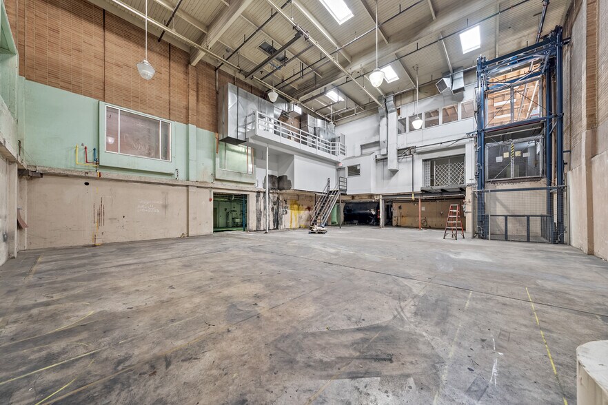 More Photos Of 33 N Fir St, Medford Industrial For Sale