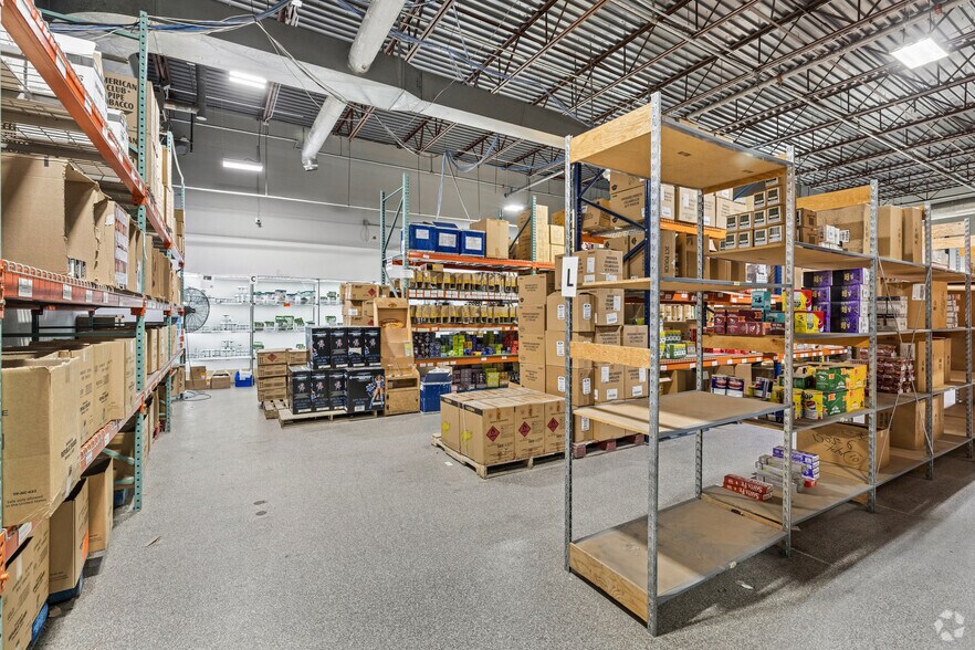 More Photos Of 6240 Abbott Dr, Omaha Distribution For Lease