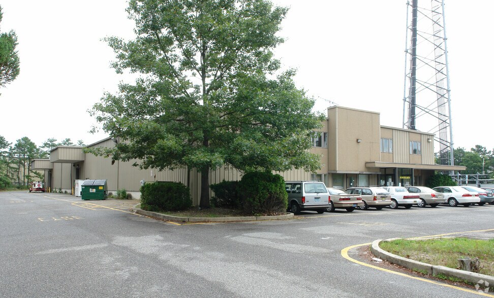 More Photos Of 200 Corporate Cir, Toms River Warehouse For Lease