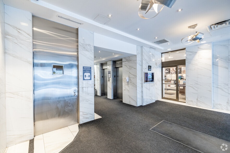 More Photos Of 4060 Rue Sainte-Catherine O, Westmount Medical For Lease