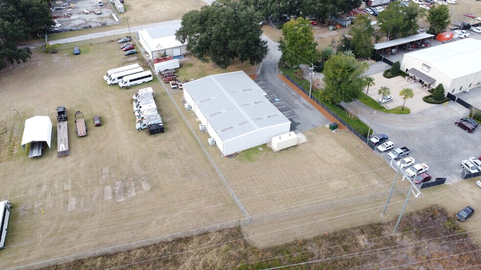 More Photos Of 1032 Commercial Dr, Brunswick Flex For Sale