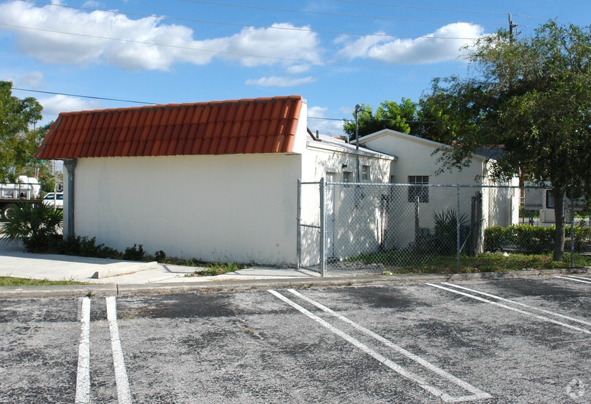 More Photos Of 6900 S Dixie Hwy, West Palm Beach Office For Sale