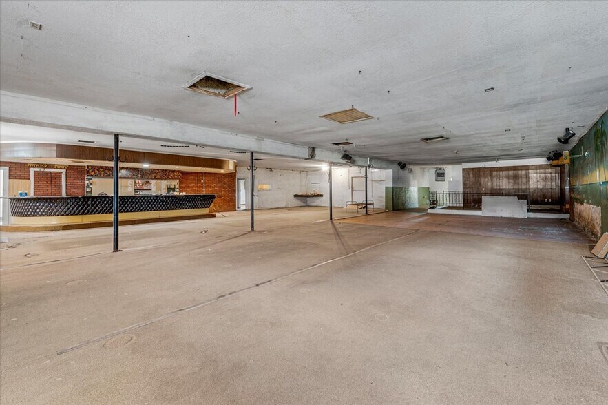 More Photos Of 624 Park Blvd, Orange Cove General Retail For Sale