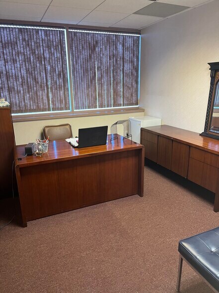 More Photos Of 3 Woodland Rd, Stoneham Medical For Sale