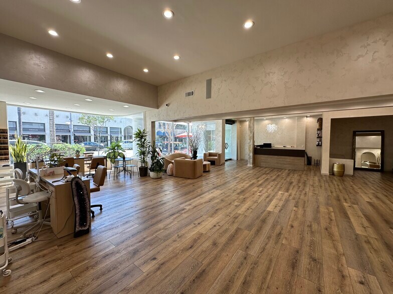 More Photos Of 351-355 N Canon Dr, Beverly Hills Storefront Retail Office For Lease