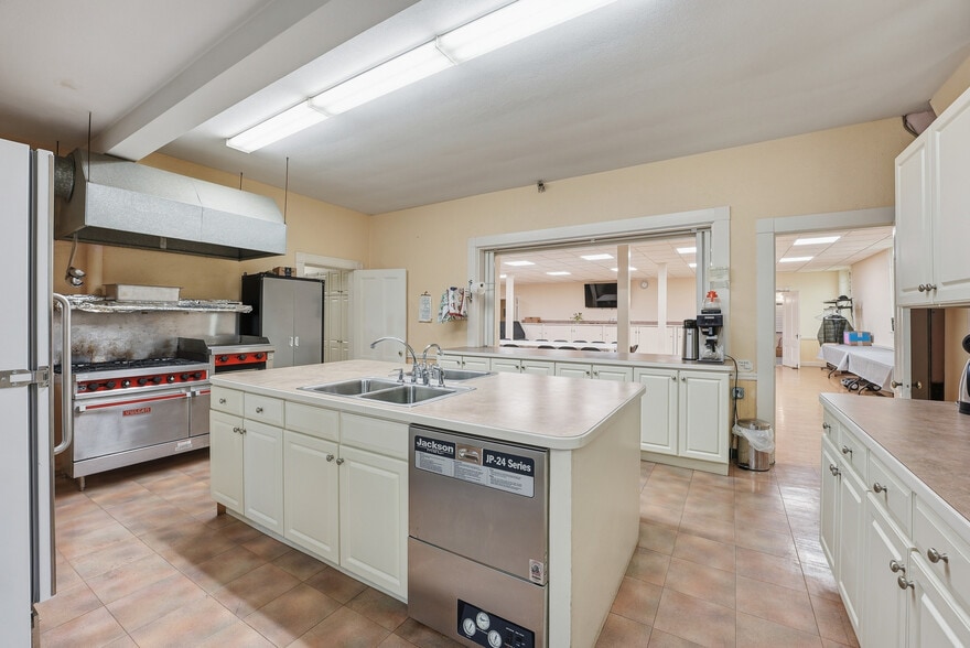 More Photos Of 461 King St, Littleton Specialty For Sale