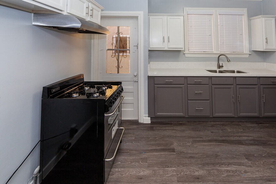 More Photos Of 444 Chestnut Ave, Long Beach Apartments For Sale