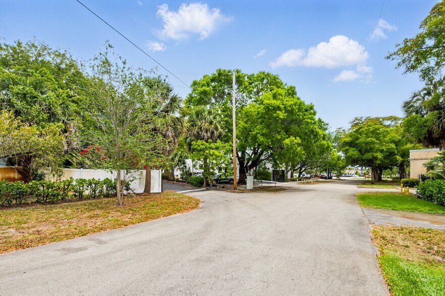 More Photos Of 4066 Broward Blvd, Fort Lauderdale Storefront Retail Office For Sale
