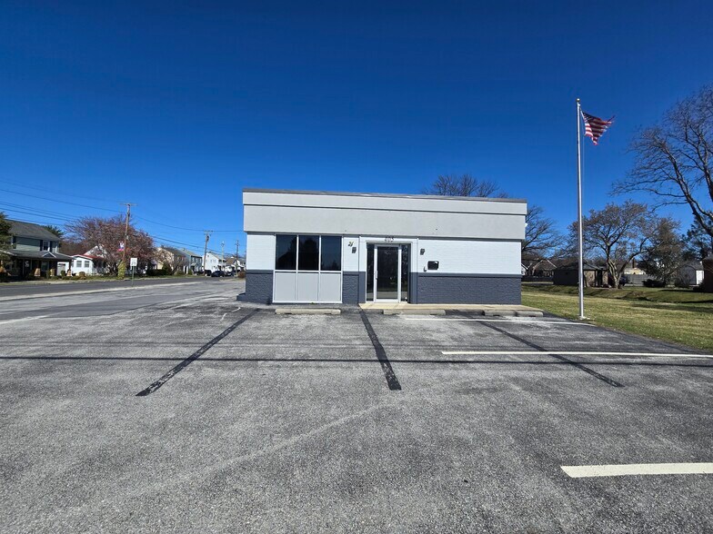 Primary Photo Of 405 Wayne Ave, Chambersburg Bank For Lease
