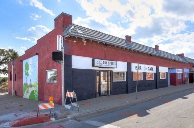 More Photos Of 1915 19th & Leavenworth Building, Omaha Restaurant For Lease