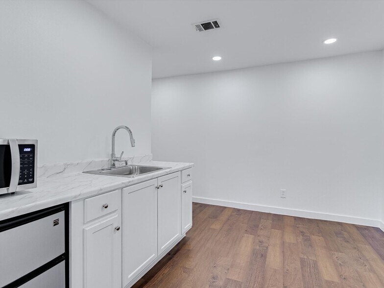 More Photos Of 900 W 2nd St, Taylor Office Residential For Sale