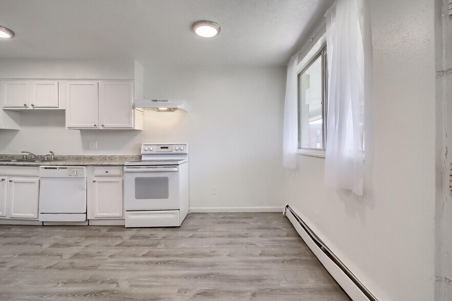 More Photos Of 1422 Macon St, Aurora Apartments For Sale