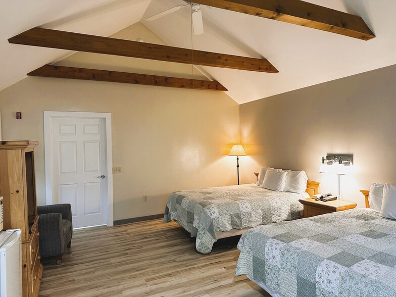 More Photos Of 2439 Old Philadelphia Pike, Lancaster Hotel For Sale