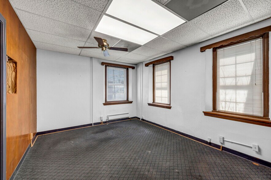 More Photos Of 632 Cleveland St, Elyria Office Residential For Sale