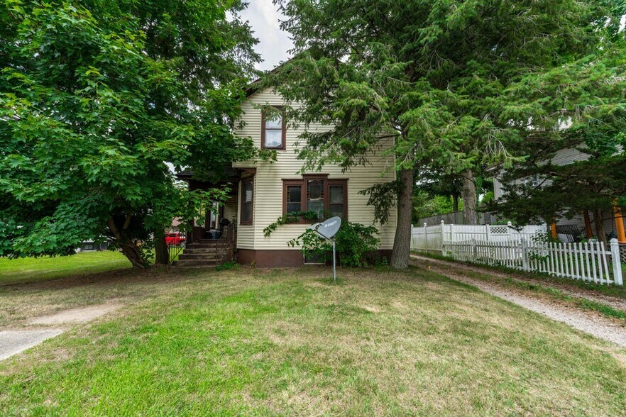 More Photos Of 203 E Delaware St, Decatur Multifamily For Sale