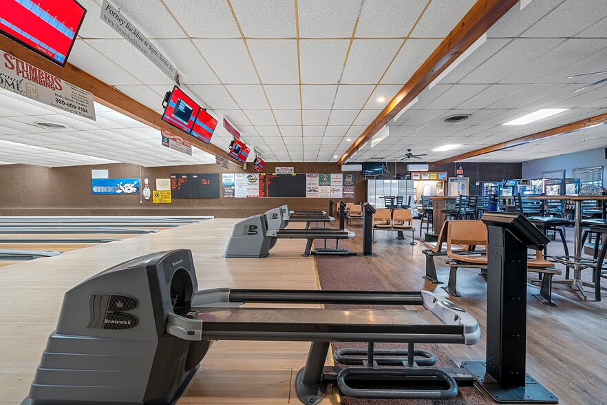More Photos Of 326 Main St, Wausaukee Bowling Alley For Sale