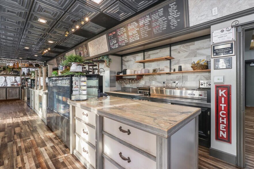 More Photos Of 210 Jan Howard Expy, West Plains Restaurant For Sale