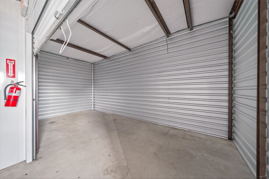 More Photos Of 608 Bayou st, Refugio Self Storage For Sale