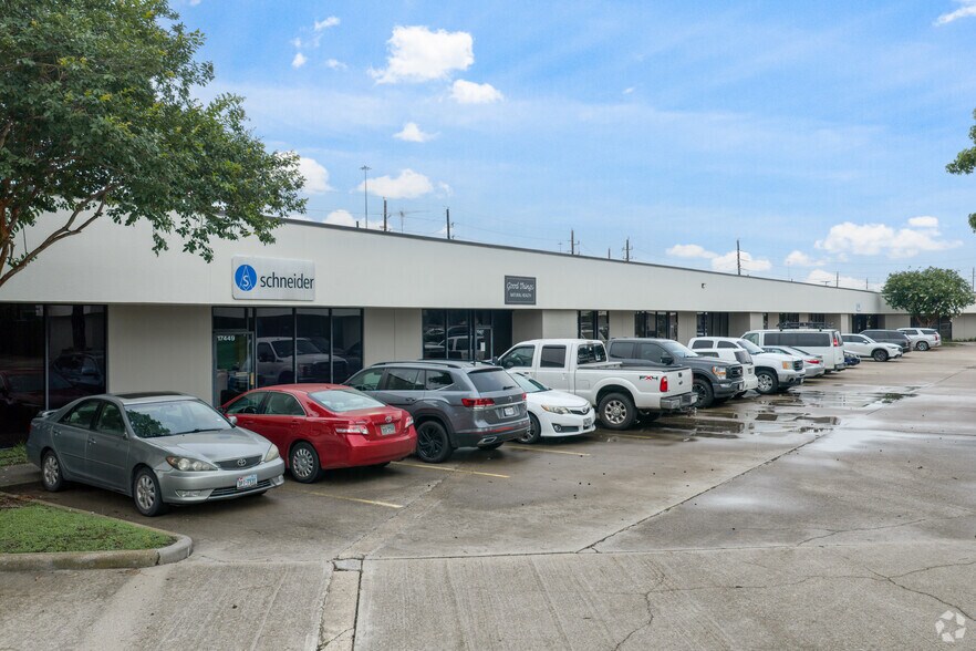 More Photos Of 17449-17497 Village Green Dr, Houston Unknown For Lease