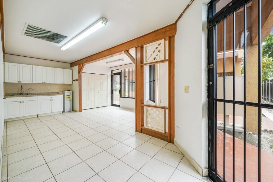 More Photos Of 1651 W 37th St, Hialeah Warehouse For Sale