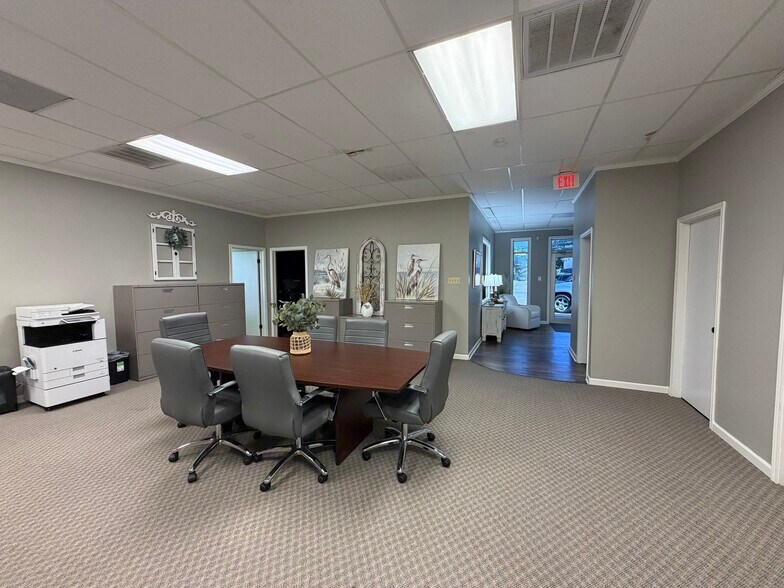 More Photos Of 3502 Patrick St, Lake Charles Flex For Lease