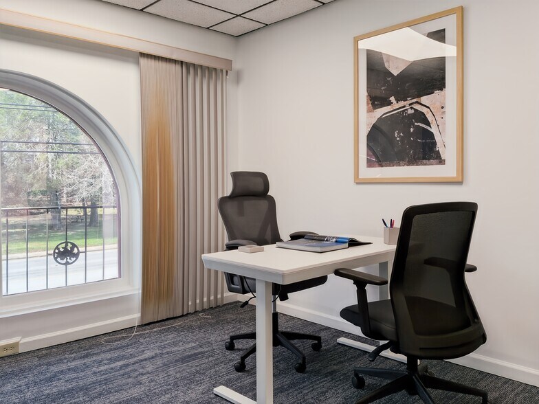 More Photos Of 1620 Asheville Hwy, Hendersonville Coworking Space