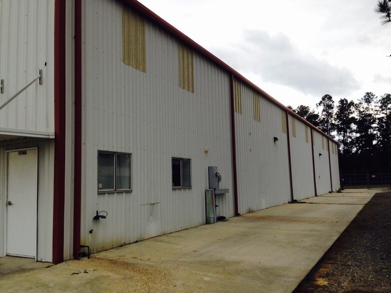 More Photos Of 19146 Highway 190 E, Hammond Warehouse For Lease