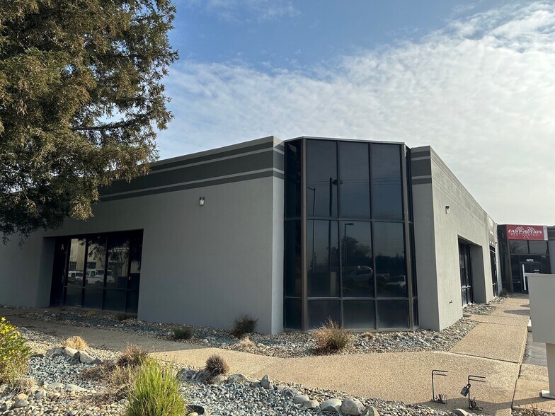 More Photos Of 10535 E Stockton Blvd, Elk Grove Flex For Sale