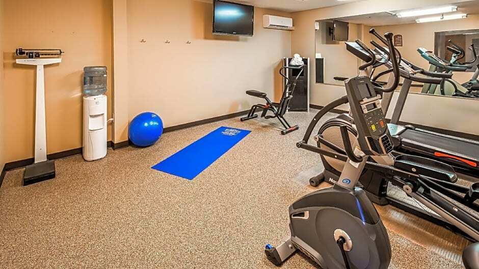 More Photos Of 106 Holiday Ln, Locust Grove Hotel For Sale