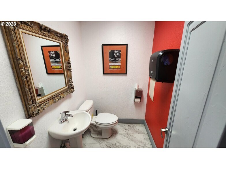 More Photos Of 819 Main St, Cottage Grove Restaurant For Sale