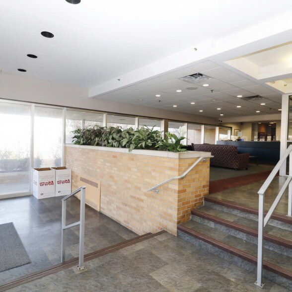 More Photos Of 1 News Plz, Peoria Office For Lease