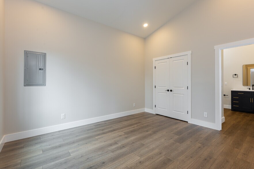 More Photos Of 153 Hackleburg Ln, Hendersonville Multifamily For Sale