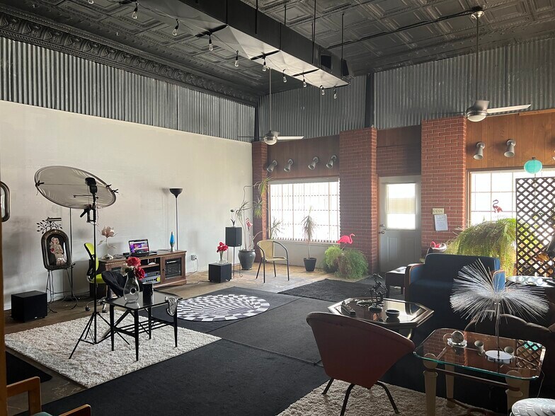 More Photos Of 300 E Broadway Blvd, Johnston City Specialty For Sale