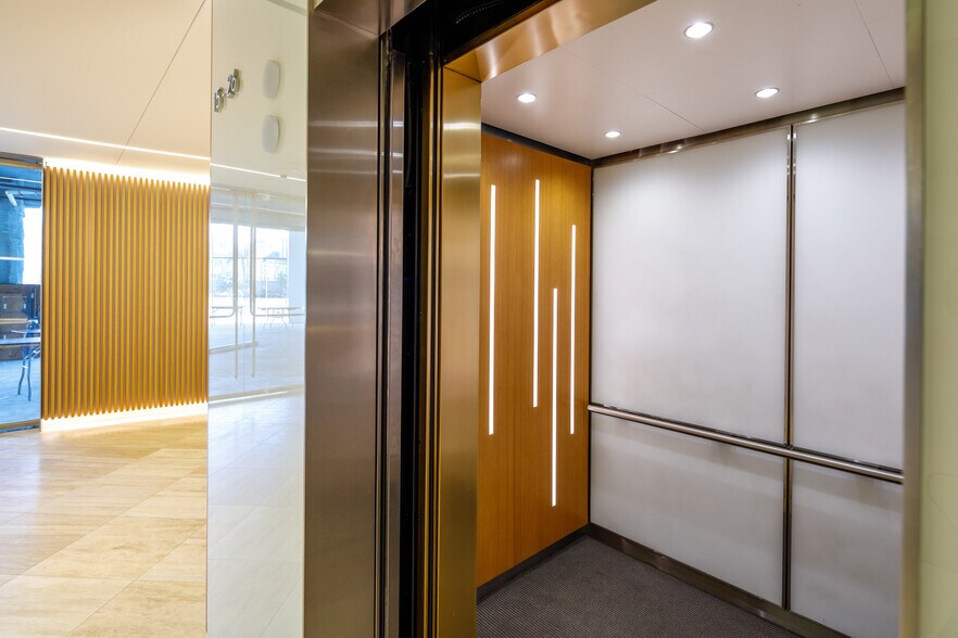 More Photos Of 1801 Century Park E, Los Angeles Office For Lease