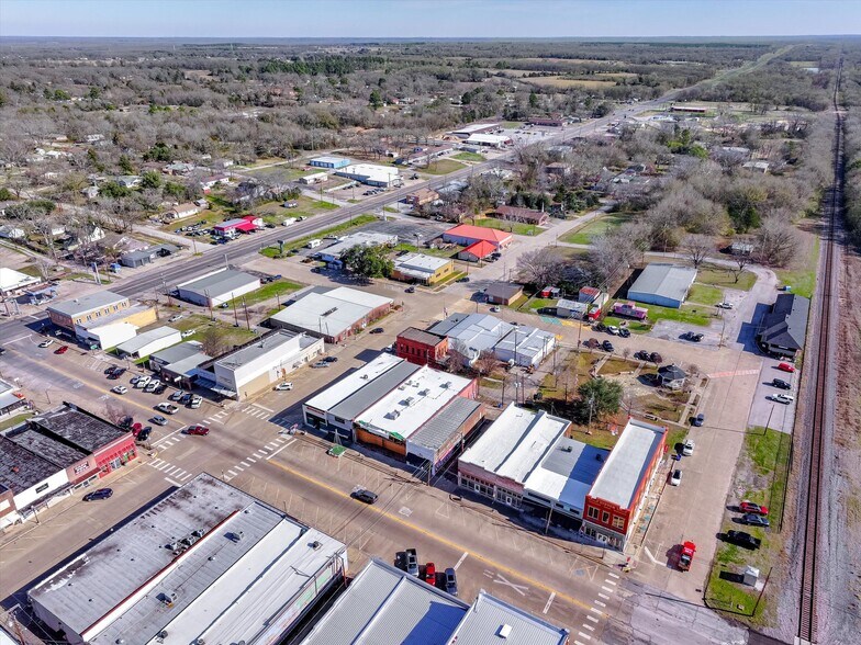 More Photos Of 106 N Main St, Grand Saline Storefront For Sale