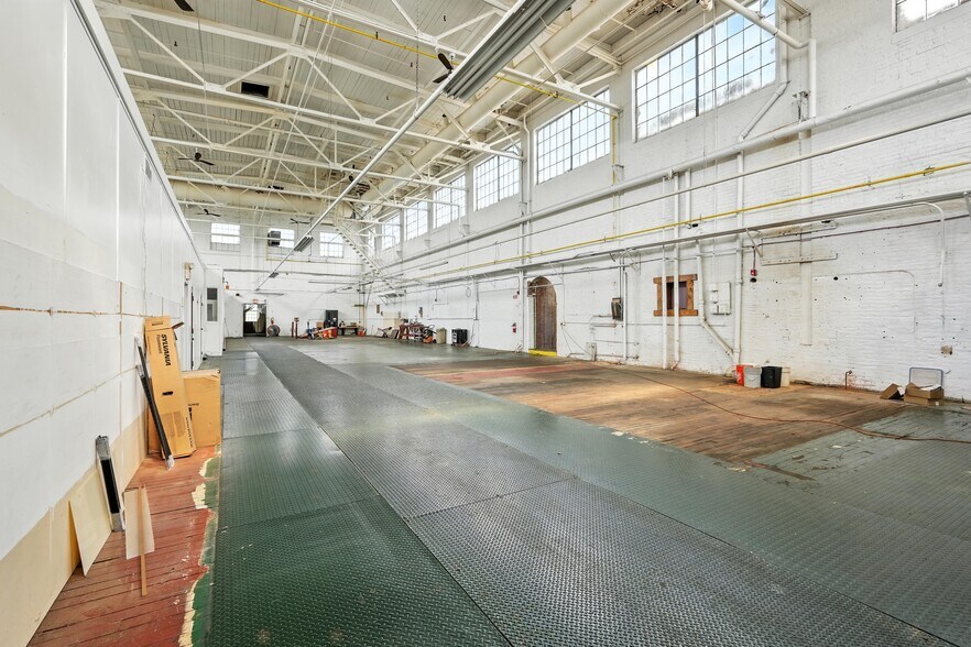More Photos Of 81-85 Sargeant St, Holyoke Manufacturing For Lease