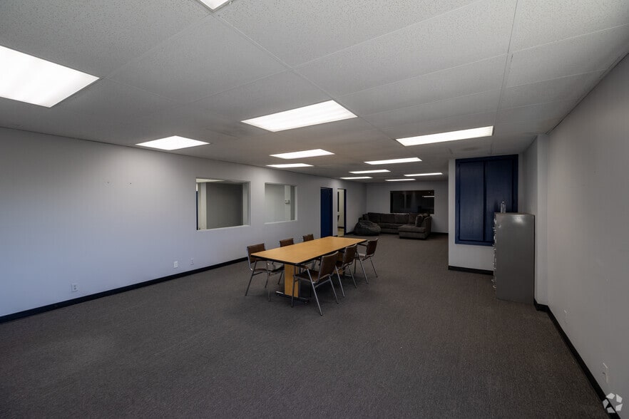 More Photos Of 314 N Wilmington Blvd & 915 W C St, Wilmington Industrial For Lease